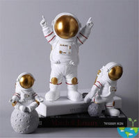 Outdoor Yard Decoration Resin Fun Astronaut Ornaments Display Mold Miniature Dragon Figurine Statue Gardening Decor For Garden